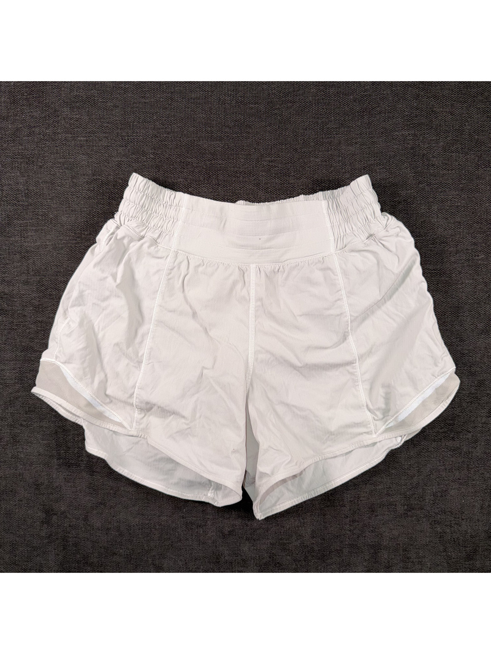 Lululemon Hotty Hot High-Rise Short Size 4, Light Gray